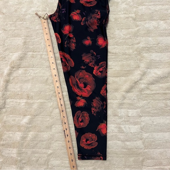 Victoria's Secret Victoria Sport Floral Leggings - Picture 10 of 10